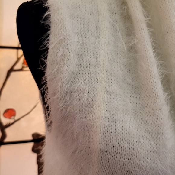 JEANINE PIERRE FUZZY CREAMY LADIES VEST WITH CROCHET BACK/SIZE MEDIUM/ELEGANT - Picture 10 of 13